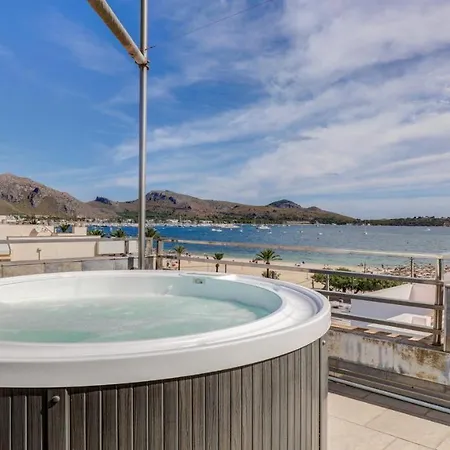 Seaside Oasis: Beachfront 2br With Jacuzzi Terrace
