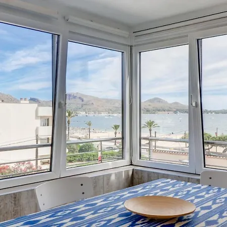 Apartment Seaside Oasis: Beachfront 2br With Jacuzzi Terrace *