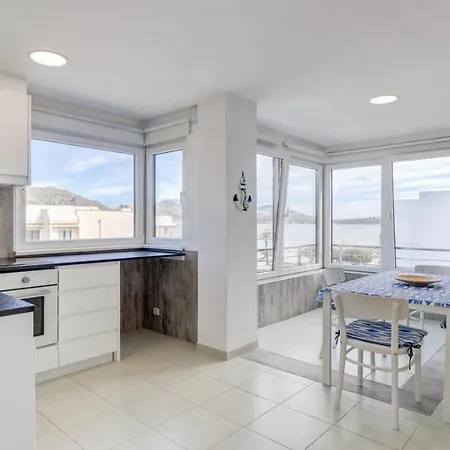 Seaside Oasis: Beachfront 2br With Jacuzzi Terrace Apartment *