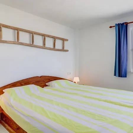 Seaside Oasis: Beachfront 2br With Jacuzzi Terrace Apartment