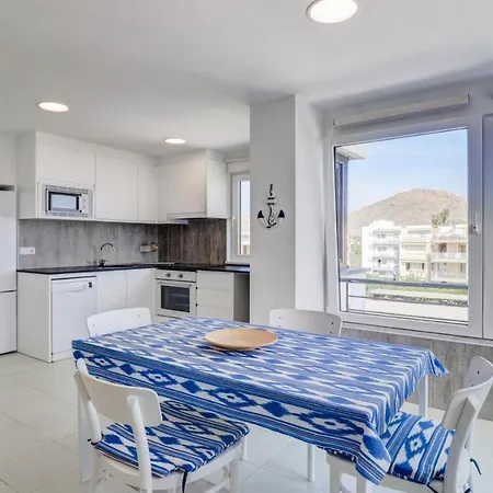 Seaside Oasis: Beachfront 2br With Jacuzzi Terrace Apartment *