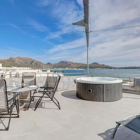 Seaside Oasis: Beachfront 2br With Jacuzzi Terrace Port de Pollenca