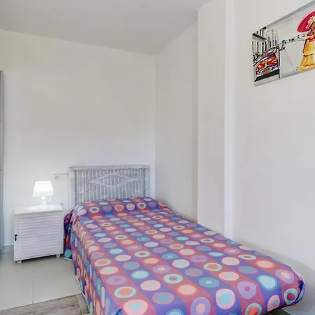 Apartment Seaside Oasis: Beachfront 2br With Jacuzzi Terrace *