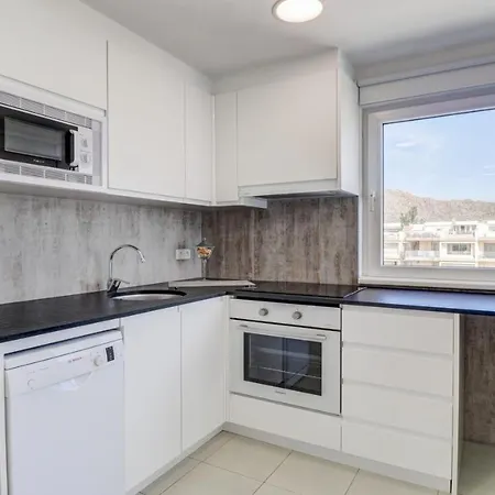Seaside Oasis: Beachfront 2br With Jacuzzi Terrace * Port de Pollenca