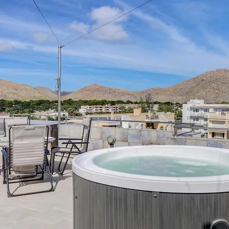Apartment Seaside Oasis: Beachfront 2br With Jacuzzi Terrace Port de Pollenca