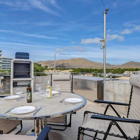Apartment Seaside Oasis: Beachfront 2br With Jacuzzi Terrace Port de Pollenca